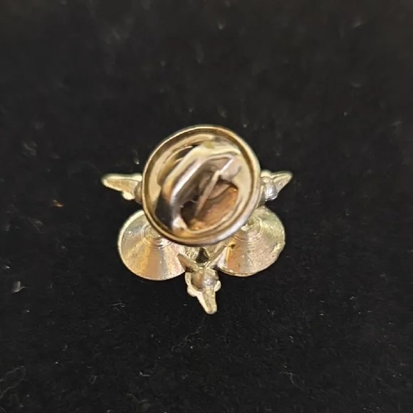 #616 Vintage Elegant Silver Tone Pin - Picture 2 of 3